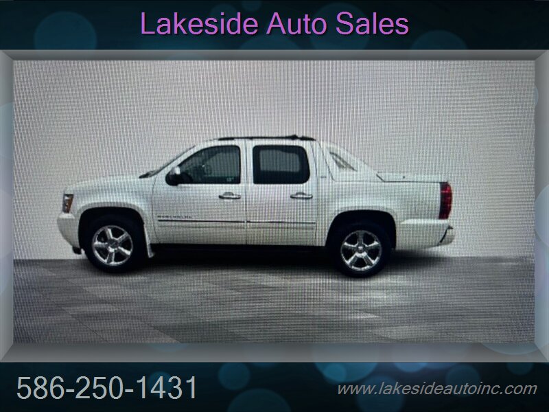 2011 Chevrolet Avalanche LTZ - Photo 4 - Clinton Township, MI 48036