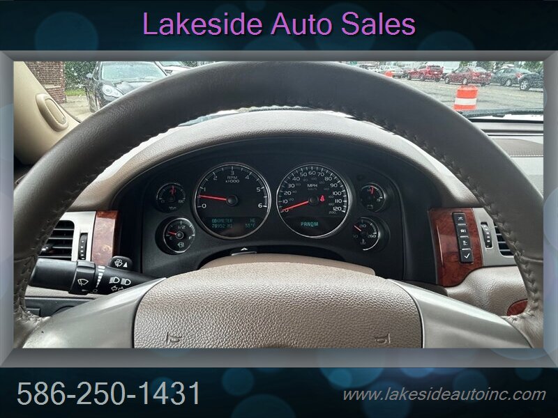 2011 Chevrolet Avalanche LTZ - Photo 8 - Clinton Township, MI 48036