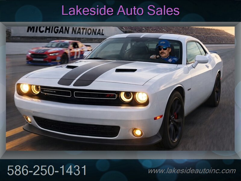 2016 Dodge Challenger R/T's photo