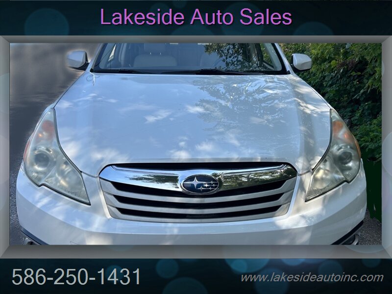 2011 Subaru Outback 2.5i Premium  LIMITED - Photo 1 - Clinton Township, MI 48036