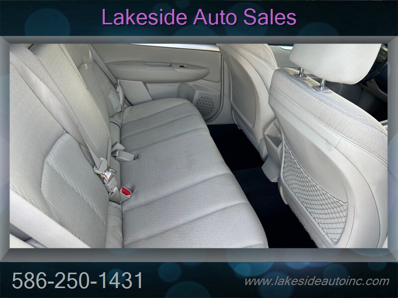 2011 Subaru Outback 2.5i Premium  LIMITED - Photo 7 - Clinton Township, MI 48036