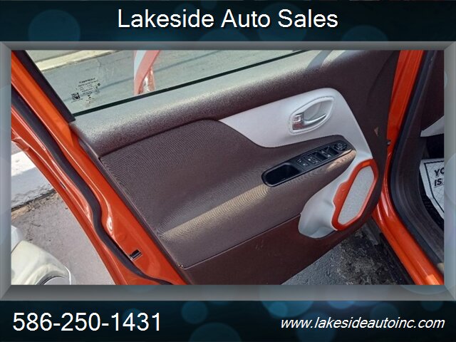 2015 Jeep Renegade LATITUDE MPV - Photo 8 - Clinton Township, MI 48036
