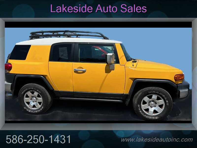 2007 Toyota FJ Cruiser 4dr SUV   - Photo 2 - Clinton Township, MI 48036