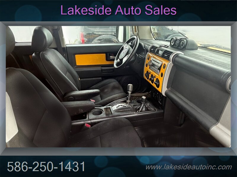 2007 Toyota FJ Cruiser 4dr SUV   - Photo 10 - Clinton Township, MI 48036