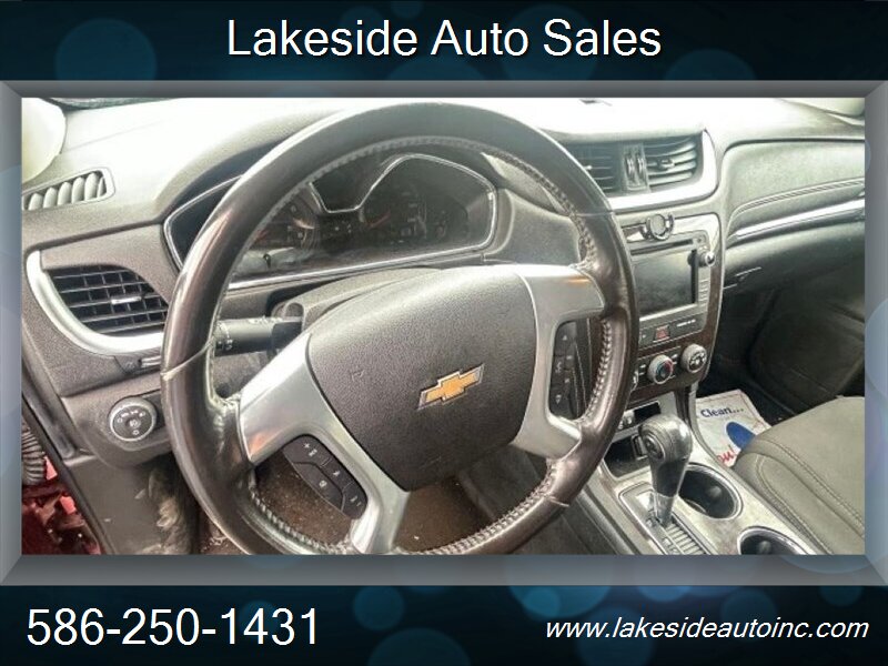 2017 Chevrolet Traverse LT 3rd Row, Low Miles 85K - Photo 10 - Clinton Township, MI 48036
