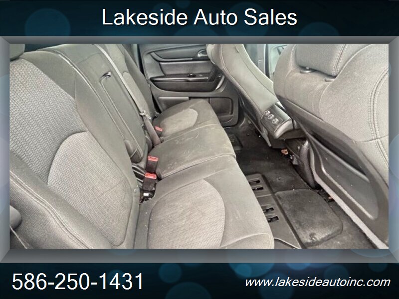 2017 Chevrolet Traverse LT 3rd Row, Low Miles 85K - Photo 9 - Clinton Township, MI 48036