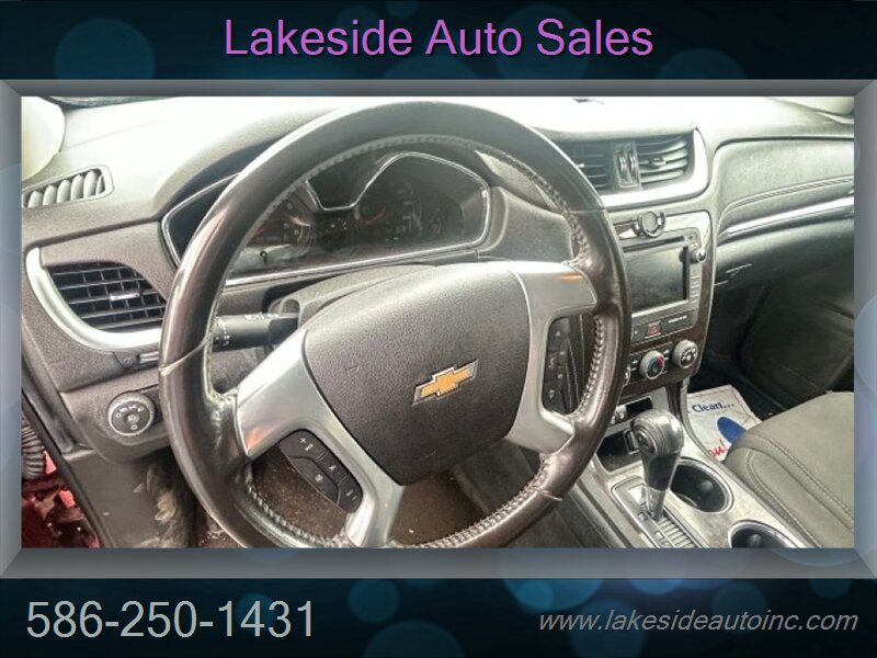 2017 Chevrolet Traverse LT 3rd Row, Low Miles 85K - Photo 9 - Clinton Township, MI 48036