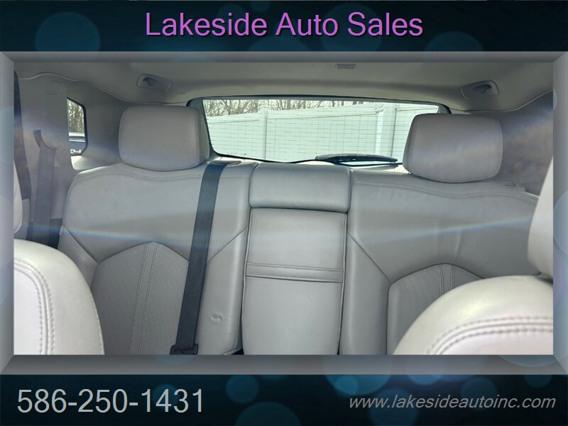 2015 Cadillac SRX Luxury Collection   - Photo 8 - Clinton Township, MI 48036