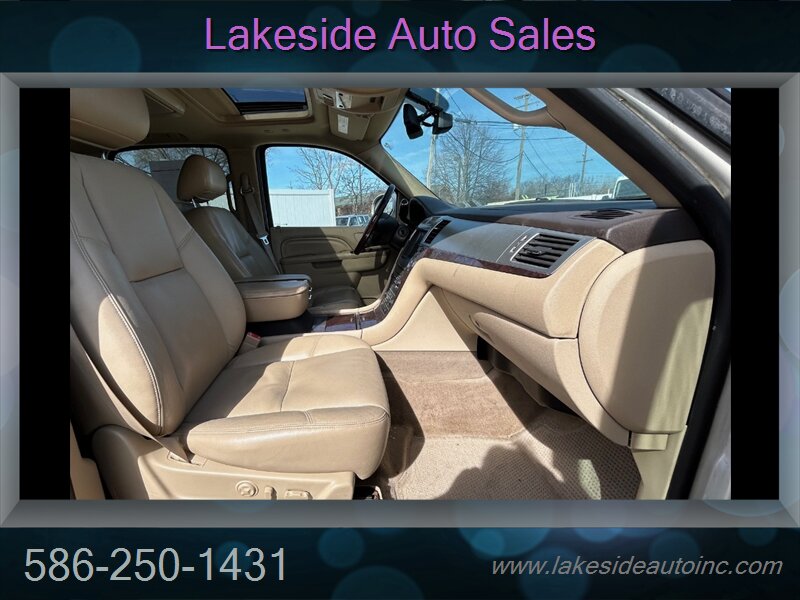 2011 Cadillac Escalade ESV Premium   - Photo 9 - Clinton Township, MI 48036