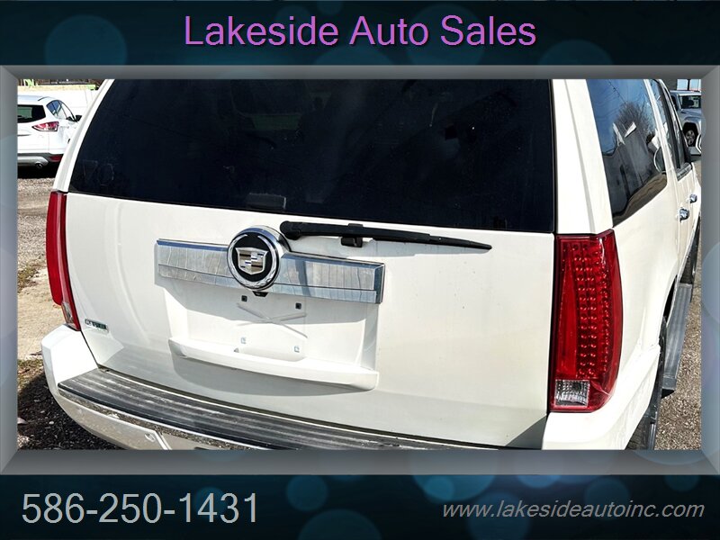 2011 Cadillac Escalade ESV Premium   - Photo 5 - Clinton Township, MI 48036