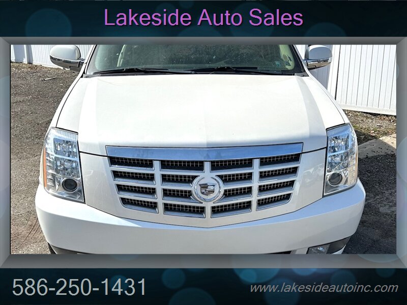 2011 Cadillac Escalade ESV Premium   - Photo 2 - Clinton Township, MI 48036