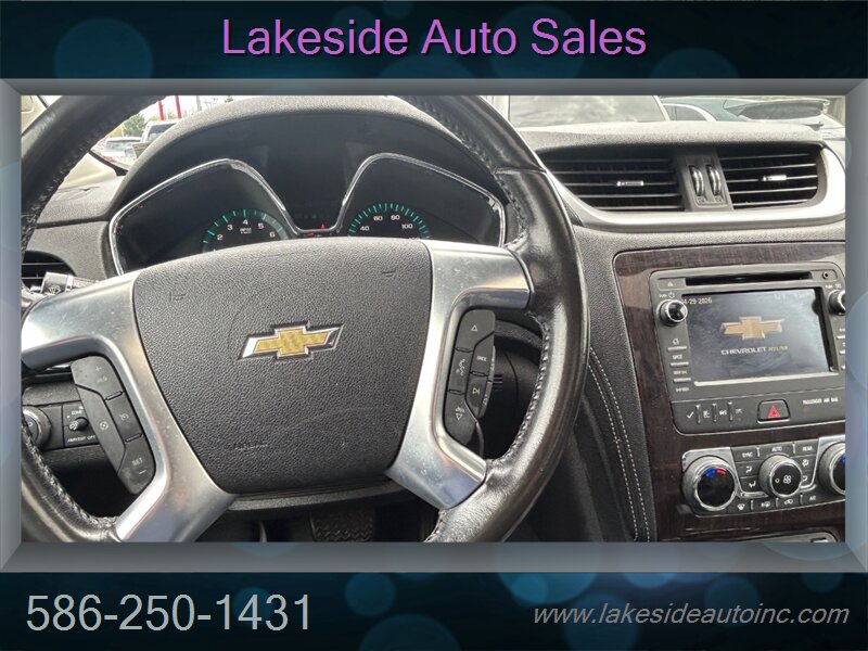 2017 Chevrolet Traverse LT - Photo 10 - Clinton Township, MI 48036