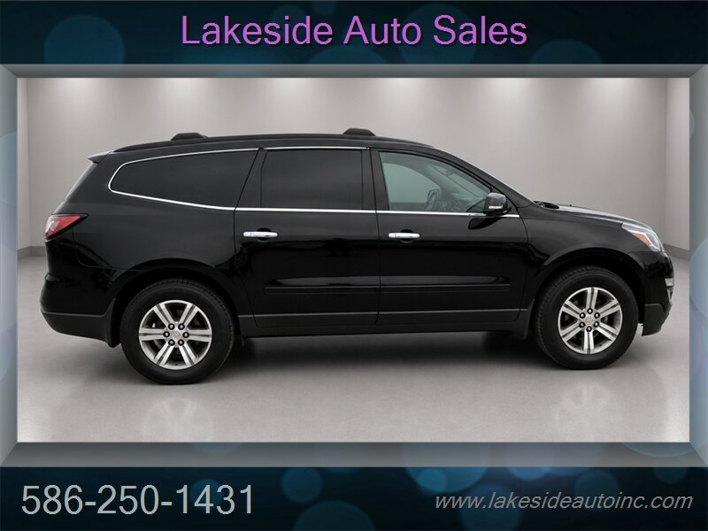 2017 Chevrolet Traverse LT - Photo 6 - Clinton Township, MI 48036