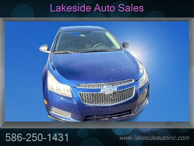 2013 Chevrolet Cruze LS Auto   - Photo 2 - Clinton Township, MI 48036