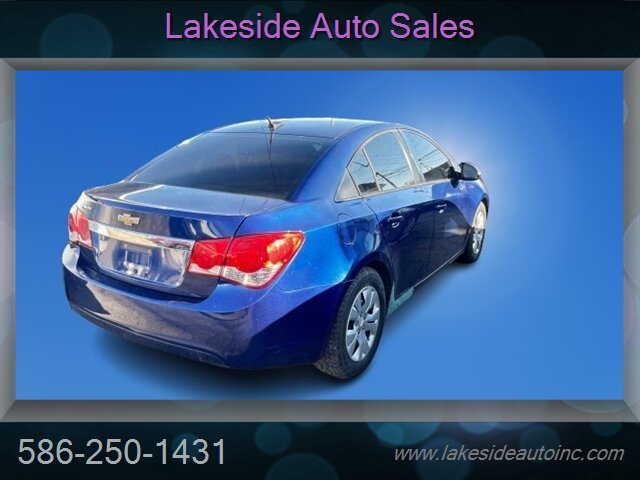 2013 Chevrolet Cruze LS Auto   - Photo 4 - Clinton Township, MI 48036