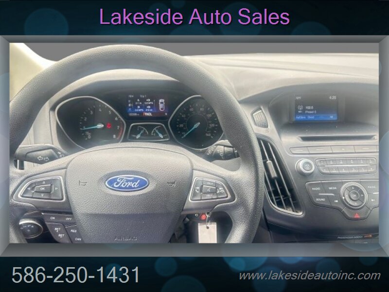 2016 Ford Focus SE Hatchback - Photo 8 - Clinton Township, MI 48036