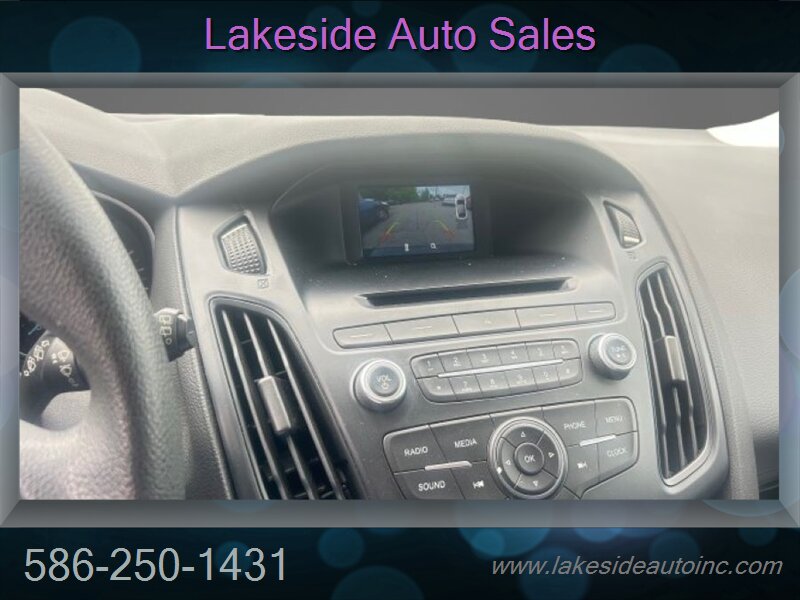 2016 Ford Focus SE Hatchback - Photo 10 - Clinton Township, MI 48036