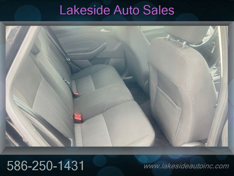 2016 Ford Focus SE Hatchback - Photo 7 - Clinton Township, MI 48036