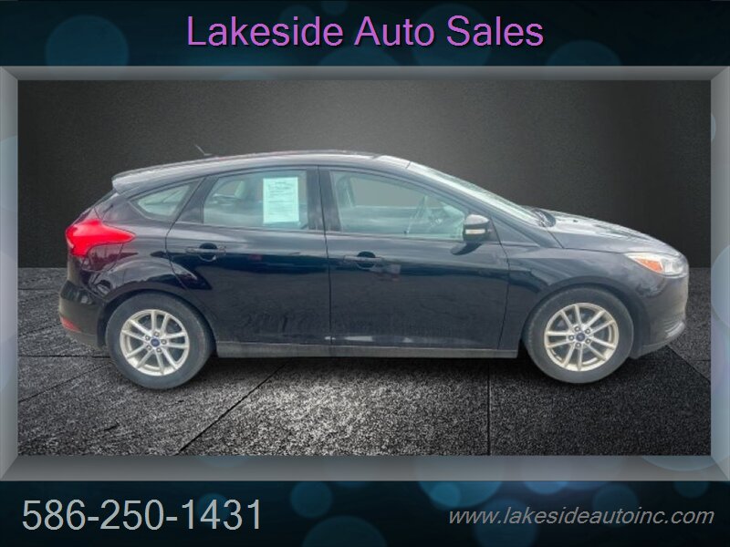 2016 Ford Focus SE Hatchback - Photo 5 - Clinton Township, MI 48036