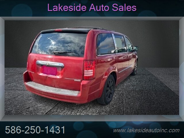 2009 Chrysler Town & Country Touring   - Photo 6 - Clinton Township, MI 48036