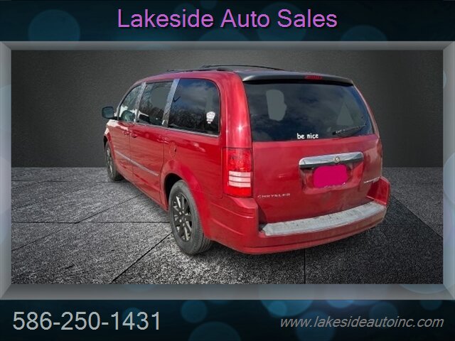 2009 Chrysler Town & Country Touring   - Photo 8 - Clinton Township, MI 48036