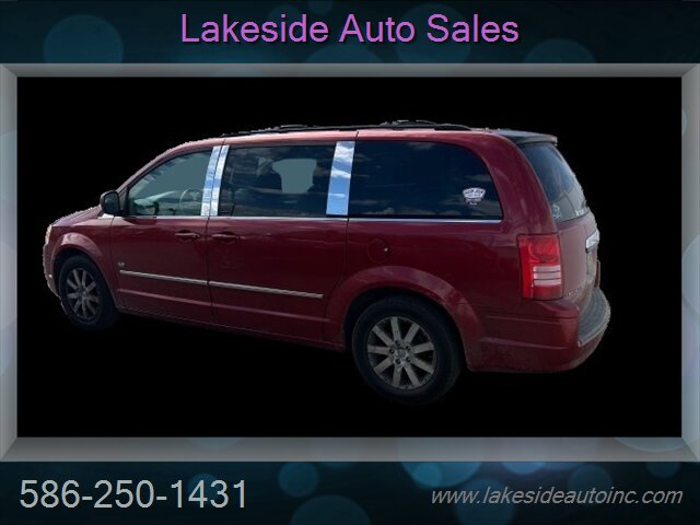 2009 Chrysler Town & Country Touring   - Photo 3 - Clinton Township, MI 48036