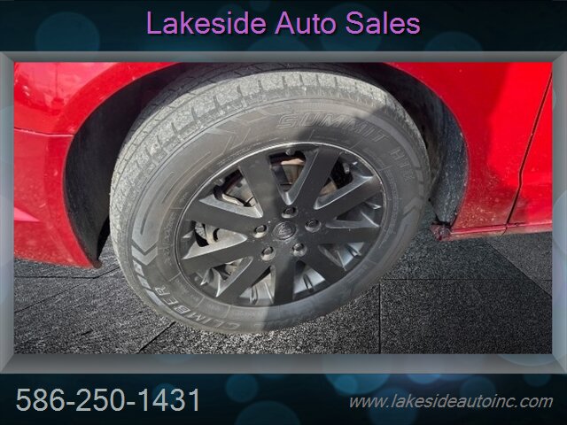 2009 Chrysler Town & Country Touring   - Photo 14 - Clinton Township, MI 48036