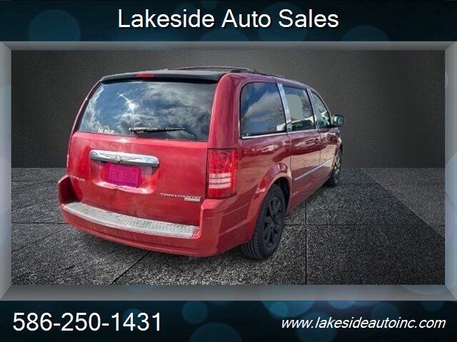 2009 Chrysler Town & Country Touring   - Photo 6 - Clinton Township, MI 48036