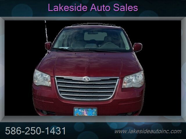 2009 Chrysler Town & Country Touring   - Photo 2 - Clinton Township, MI 48036