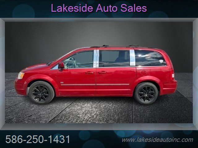 2009 Chrysler Town & Country Touring   - Photo 4 - Clinton Township, MI 48036