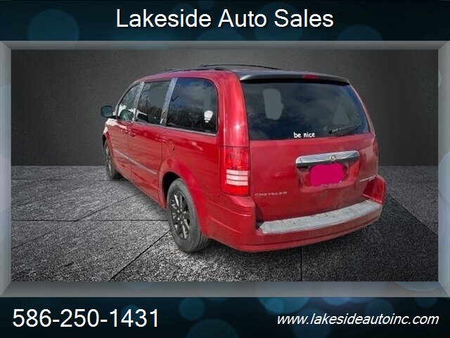 2009 Chrysler Town & Country Touring   - Photo 8 - Clinton Township, MI 48036