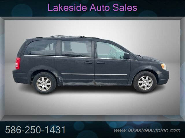 2009 Chrysler Town & Country Touring   - Photo 5 - Clinton Township, MI 48036
