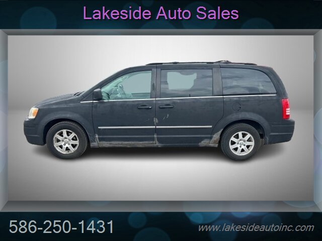 2009 Chrysler Town & Country Touring   - Photo 4 - Clinton Township, MI 48036