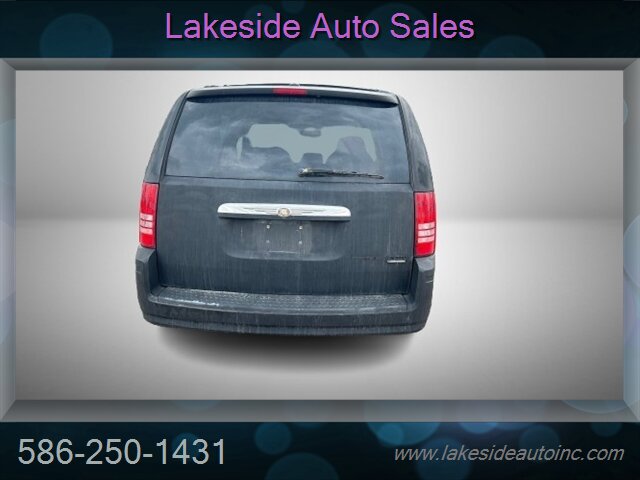 2009 Chrysler Town & Country Touring   - Photo 7 - Clinton Township, MI 48036
