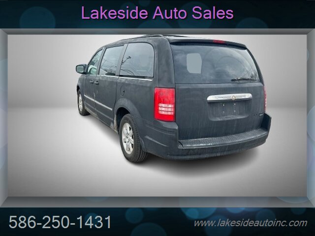 2009 Chrysler Town & Country Touring   - Photo 8 - Clinton Township, MI 48036