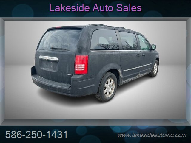 2009 Chrysler Town & Country Touring   - Photo 6 - Clinton Township, MI 48036