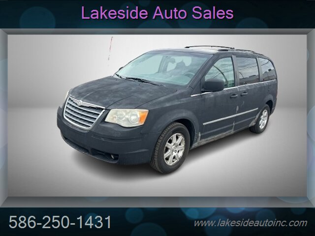 2009 Chrysler Town & Country Touring   - Photo 1 - Clinton Township, MI 48036