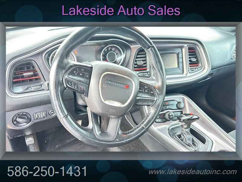 2015 Dodge Challenger SXT   - Photo 9 - Clinton Township, MI 48036