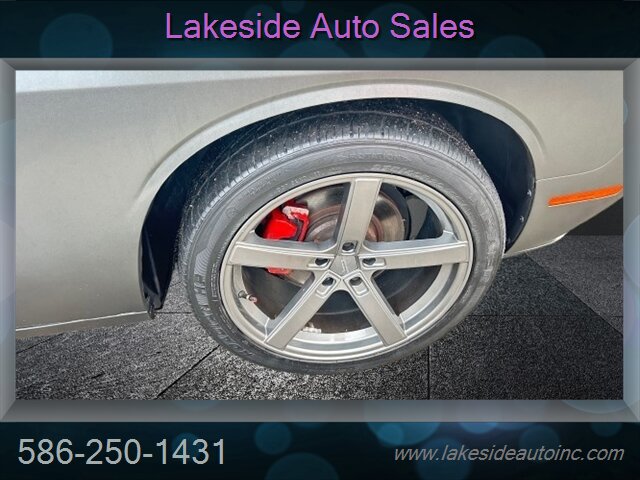 2015 Dodge Challenger SXT   - Photo 8 - Clinton Township, MI 48036