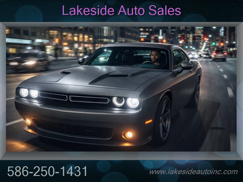 2015 Dodge Challenger SXT's photo