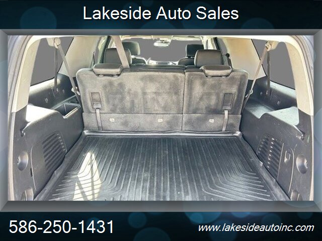 2018 Chevrolet Suburban LT - Photo 12 - Clinton Township, MI 48036