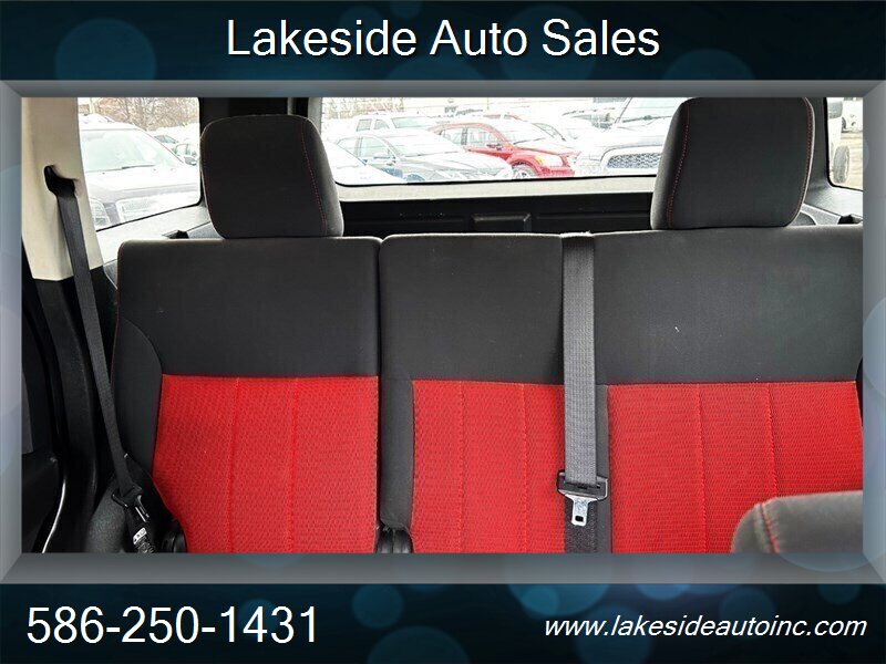 2008 Dodge Nitro R/T   - Photo 11 - Clinton Township, MI 48036