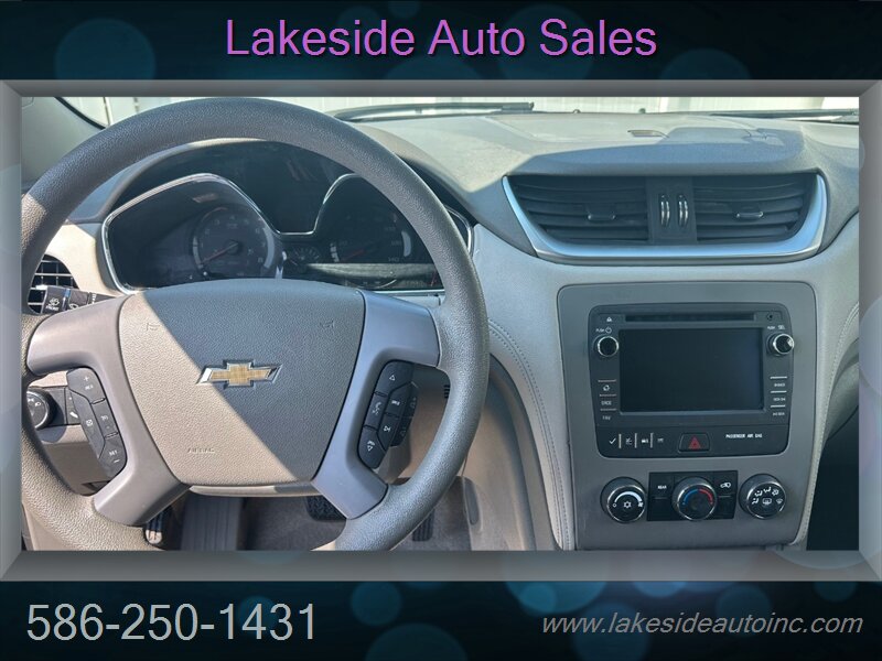 2017 Chevrolet Traverse LS - Photo 7 - Clinton Township, MI 48036