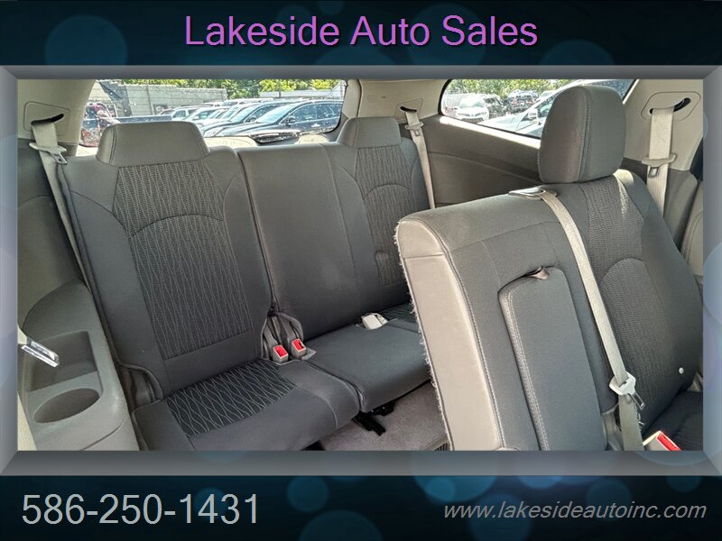2017 Chevrolet Traverse LS - Photo 10 - Clinton Township, MI 48036