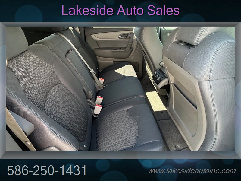 2017 Chevrolet Traverse LS - Photo 9 - Clinton Township, MI 48036