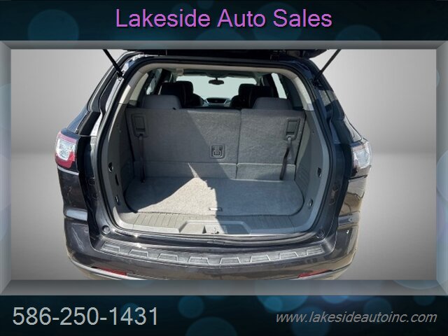2017 Chevrolet Traverse LS - Photo 6 - Clinton Township, MI 48036