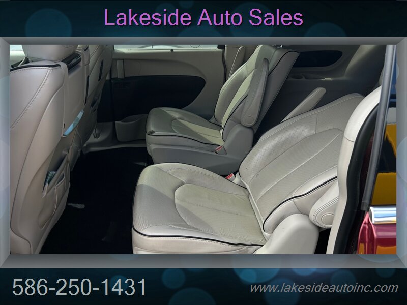 2017 Chrysler Pacifica Hybrid Platinum   - Photo 10 - Clinton Township, MI 48036