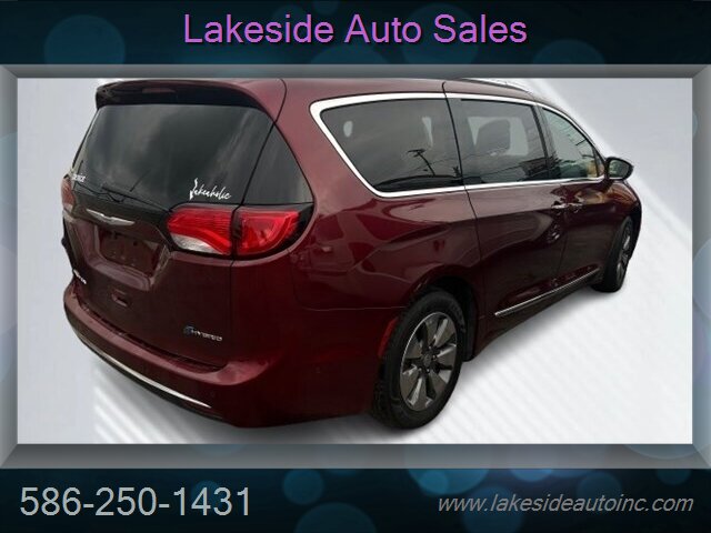 2017 Chrysler Pacifica Hybrid Platinum   - Photo 4 - Clinton Township, MI 48036