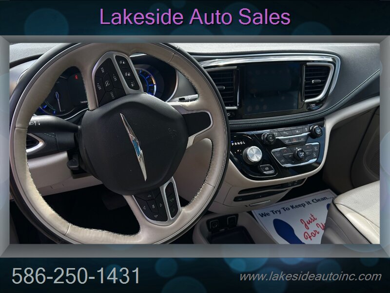 2017 Chrysler Pacifica Hybrid Platinum   - Photo 8 - Clinton Township, MI 48036