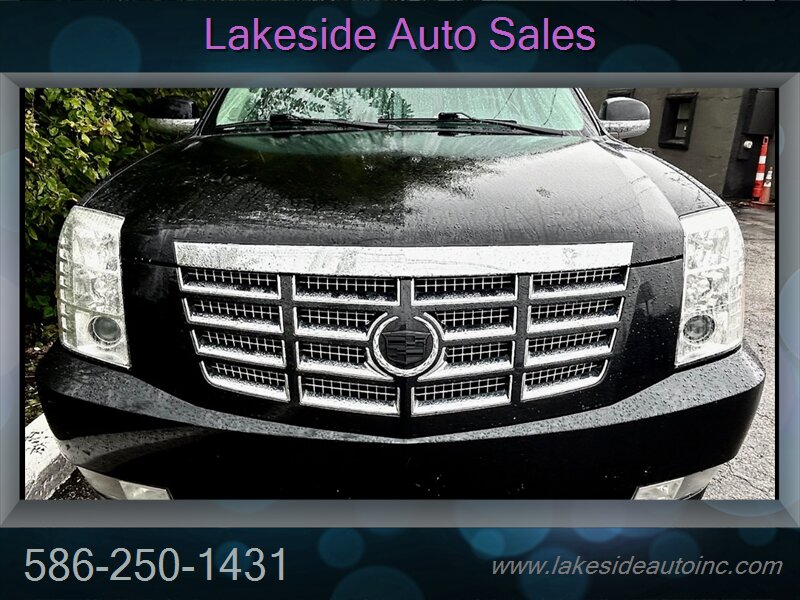 2011 Cadillac Escalade   - Photo 2 - Clinton Township, MI 48036